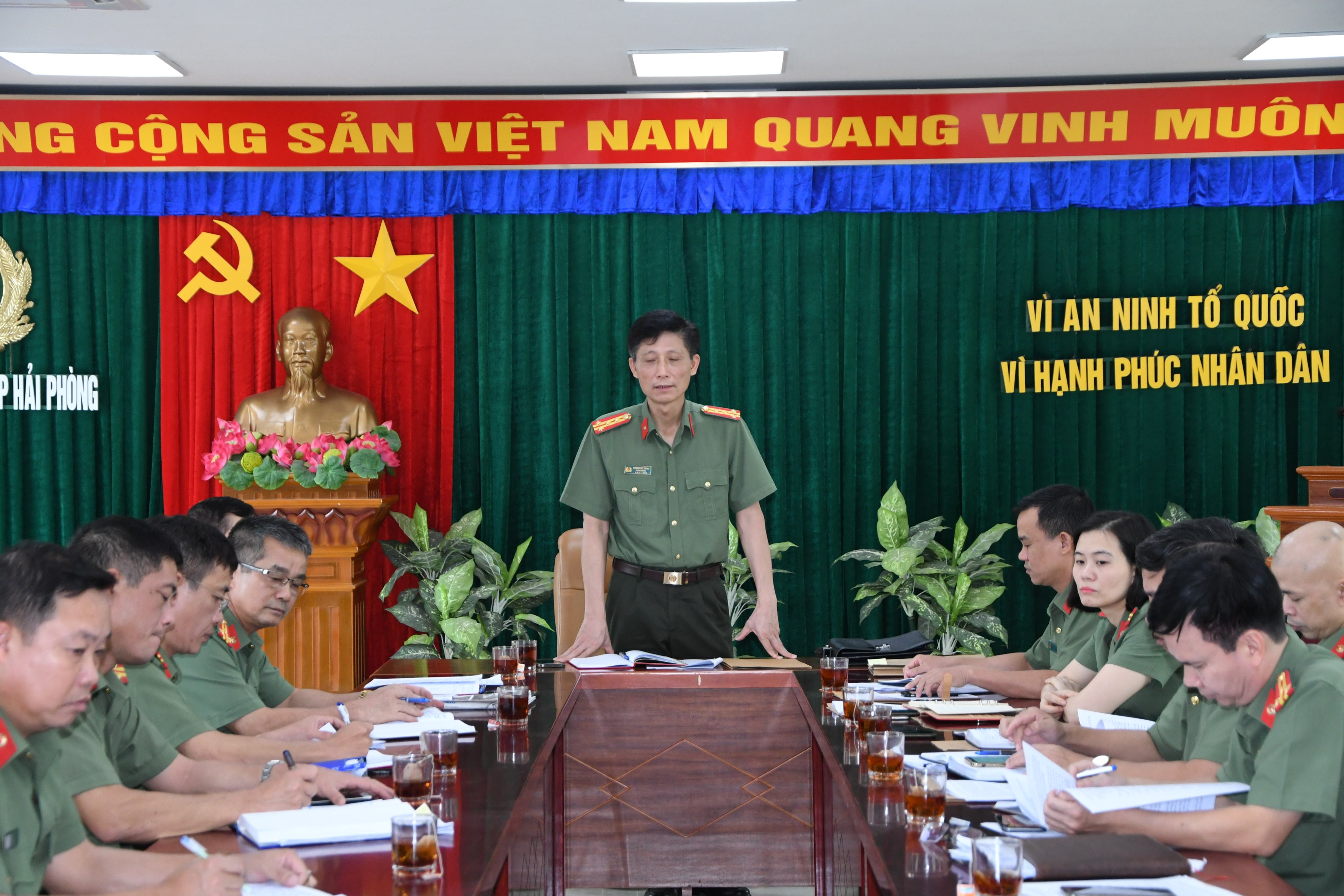 Đại tá Phạm Viết Dũng, Phó Bí thư Đảng ủy, Phó Giám đốc CATP kiểm tra công tác Thanh tra CATP